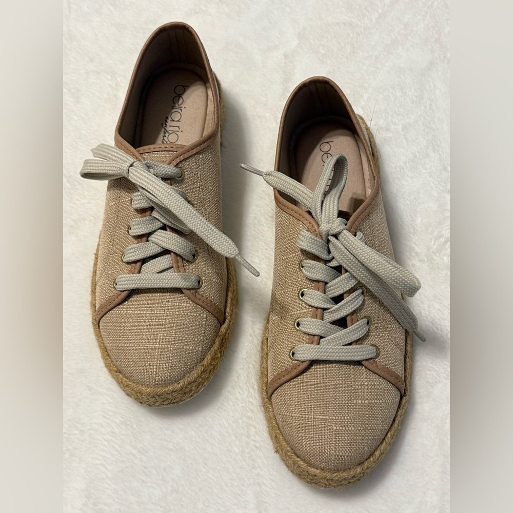 Beira Rio Tan Canvas Women’s Espadrille Casual Sneakers Size 8
NWOT